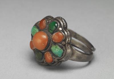 图片[3]-Silver ring with inlay of coral and turquoise, Qing dynasty, 18th c., Tibetan work-China Archive